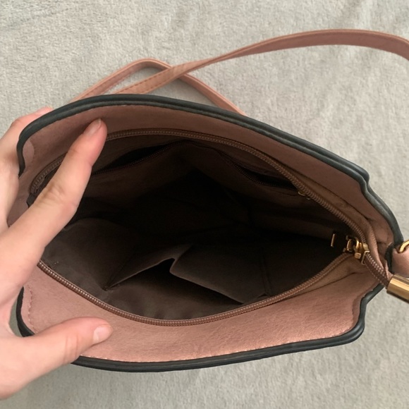 Light pink medium size purse - Picture 4 of 4